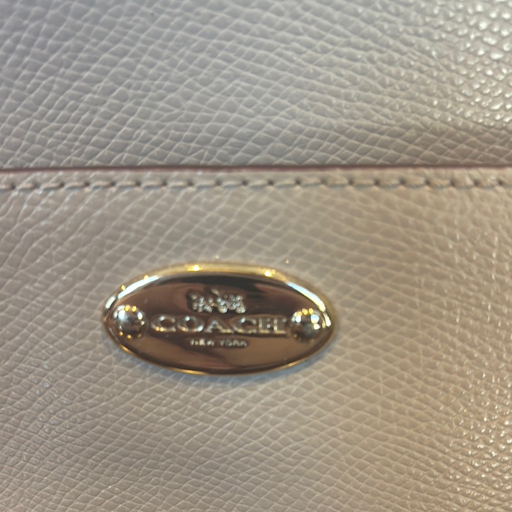 Coach Tan Leather Wristlet Clutch with Gold Hardware - Picture 2 of 9